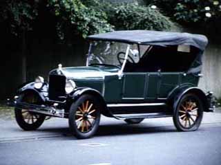 FAHRZEUG-AUSSTELLUNG